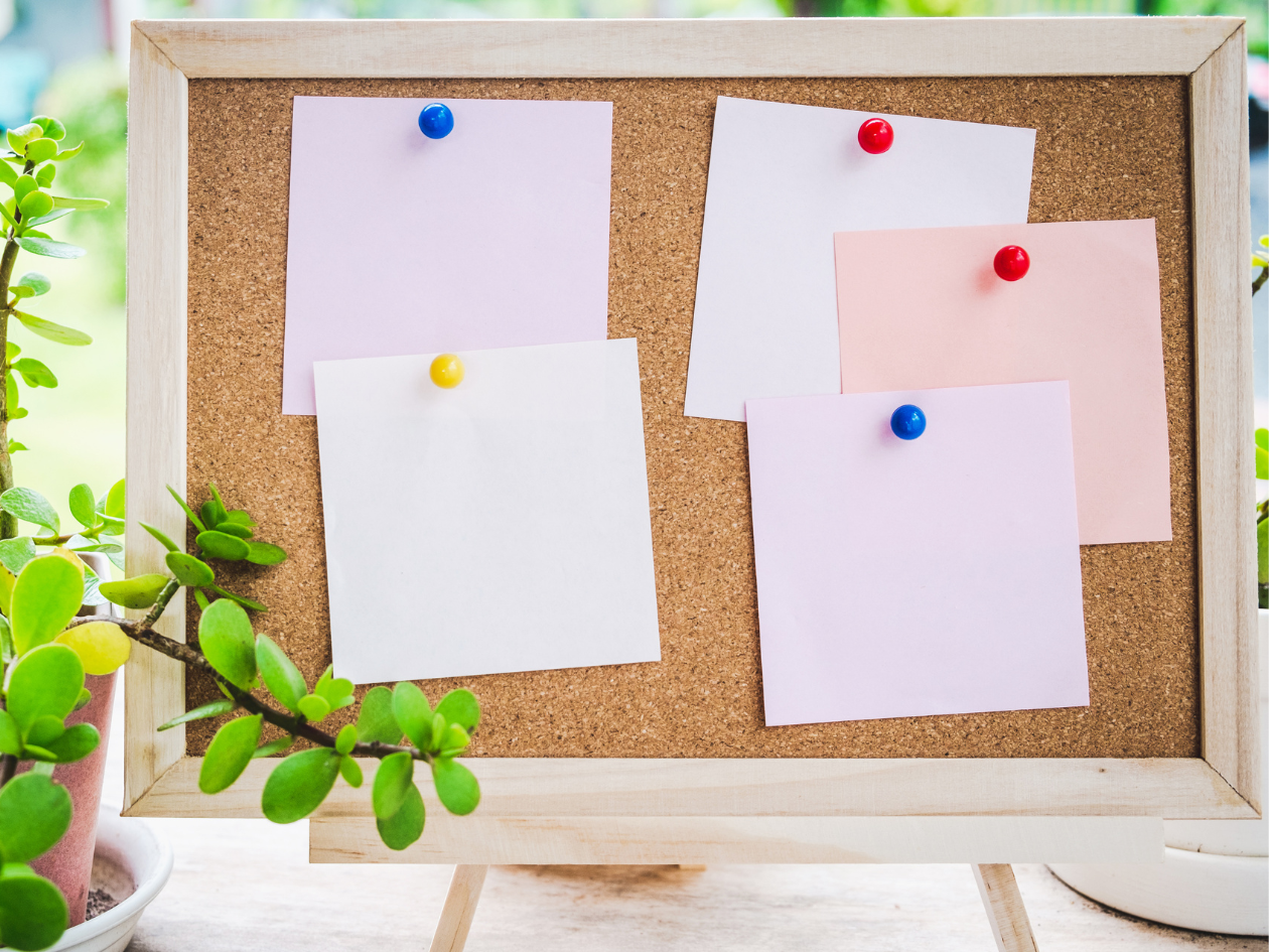 Korková nástěnka: Praktický pomocník a stylový doplněk do každé domácnosti i kanceláře