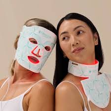 Omnilux LED maska: Recenze, účinky, klinické studie a proč je to hit mezi světelnými maskami