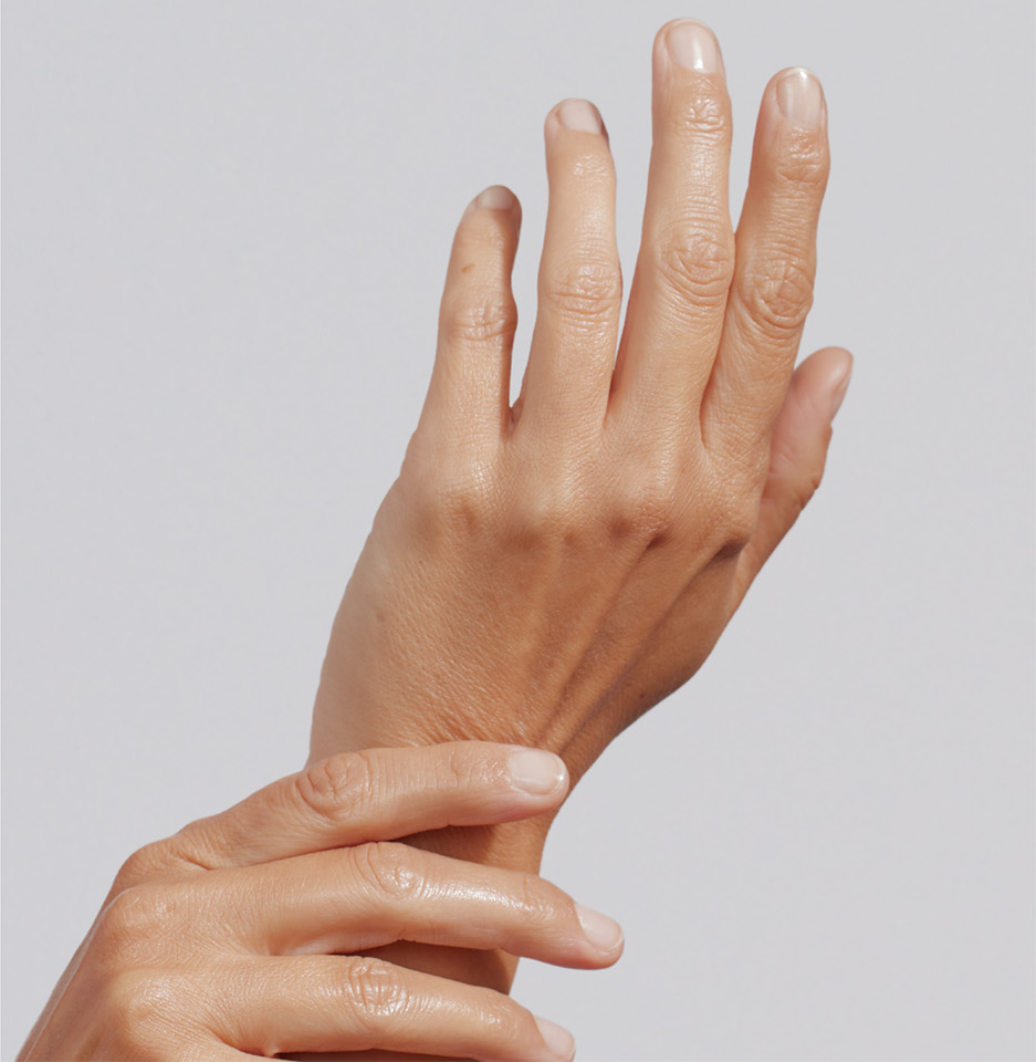 Pokožka rukou po použití LED rukavice Omnilux Contour Glove