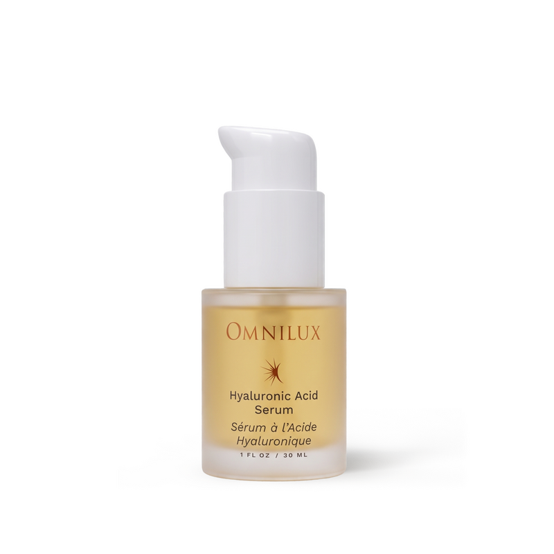 Omnilux Hyaluronic Acid Serum používané během LED terapie Omnilux Men