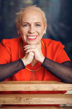 JITKA POLÁKOVÁ VYTVOŘILA VÍCE NEŽ 80 KOSMETICKÝCH RECEPTUR… A STVOŘILA KOZÍ PŘÍBĚH PO ČESKU