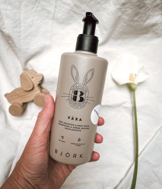 🫧 Bublinky bez slziček? Ano, prosím! Dětský sprcháč & šampon 2v1 Björk jemně myje, krásně voní a postará se o citlivou...