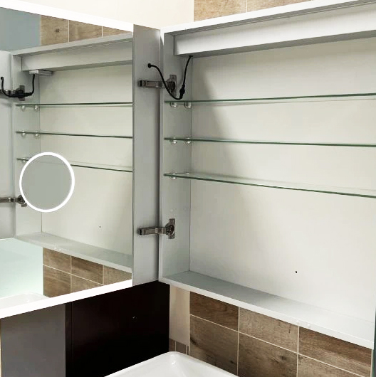 Nastavitelné skleněné poličky LED galerka 80x70 cm — oboustranné zrcadlo s kosmetickým zrcátkem 5× a LED osvětlením