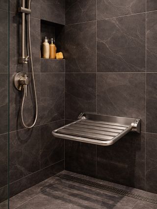 Detail dělá celek. ✨ Věděli jste, že česká značka Reming 🇨🇿 vyrábí své koupelnové doplňky z vysoce kvalitní mosazi a...