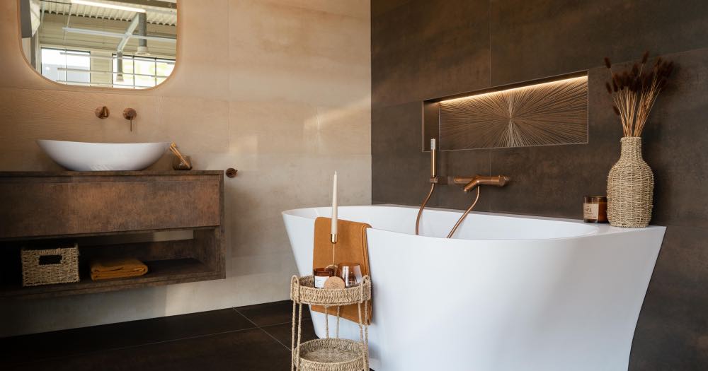 Nejprodávanější koupelny roku 2025: světlé barvy a přírodní tóny v hlavní roli