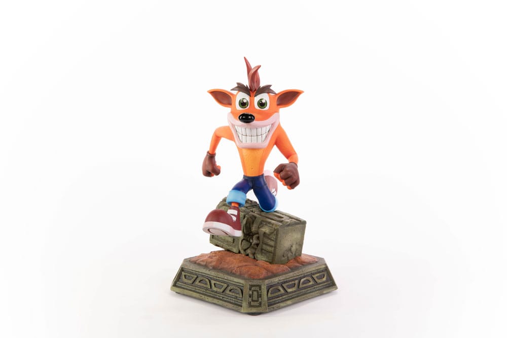 First 4 Figures Crash Bandicoot soška Crash Bandicoot Classic 32 cm