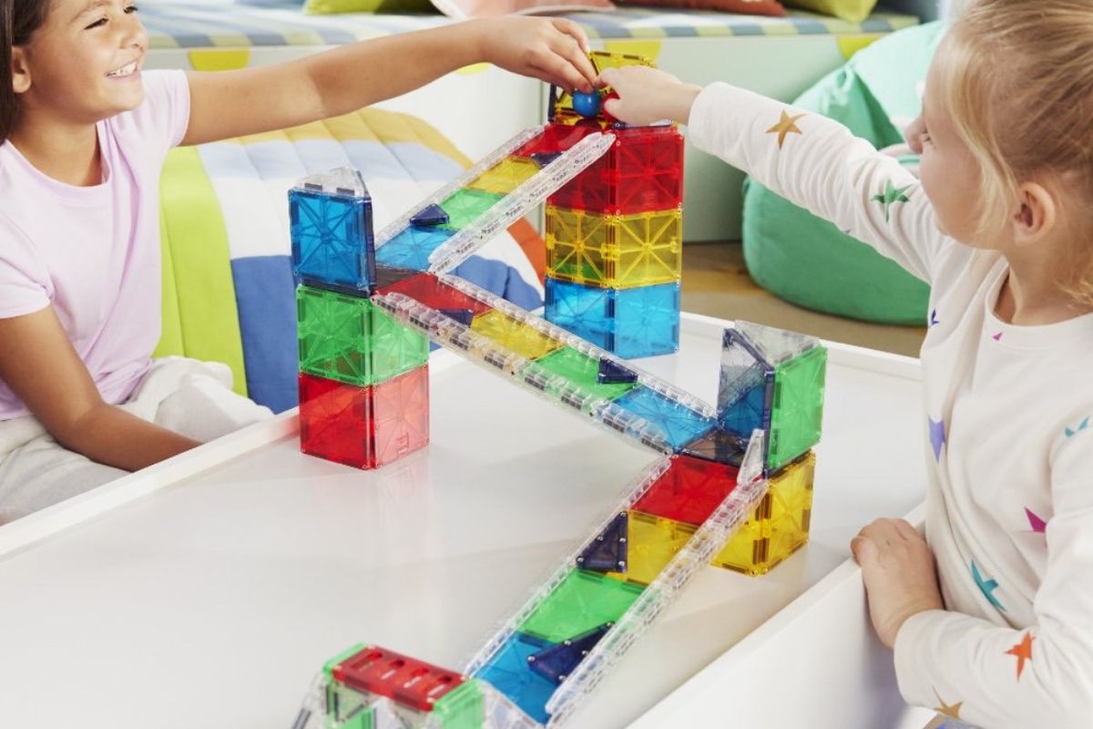 magna-tiles_rail_racers
