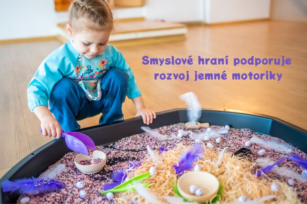 Smyslové hraní na Tuff Tray – bez nepořádku
