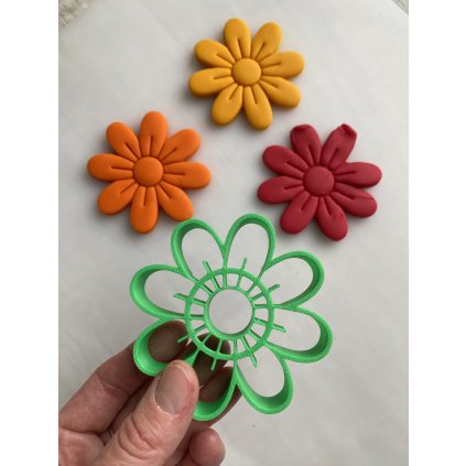 vykrajovatko_na_modelinu_kyticka