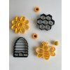 pomucky-pro-sensory-play-vcelka-a-plastev.jpg