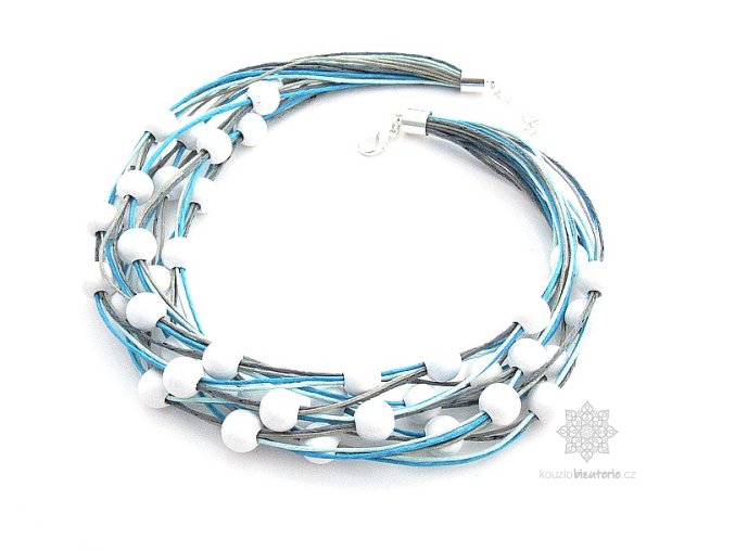 Dřevěné korále bílé