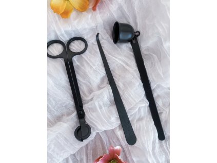 Černá menší sada doplňků ke svíčce