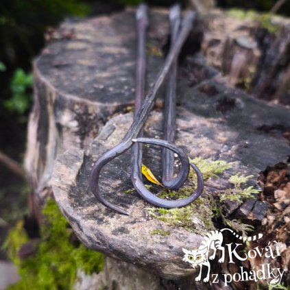 Háček na steaky, ručně kovaný