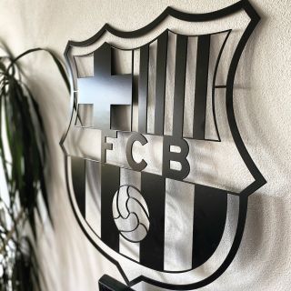 🔩⚽ Kov a fotbal – dokonalá kombinace! ⚽🔩 Na přání zákazníka jsme vytvořili stylovou nástěnnou dekoraci s logem...