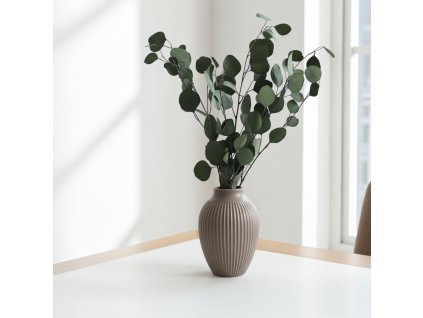 Stabilizovaný Eukalyptus populus - tm. zelená ve váze na stole