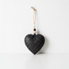 Černé závěsné kovové srdce 11 cm