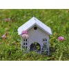 Lucerna domek s vázičkou 15 cm kov, bílá