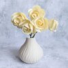 Dřevěná dekorační růže smetanová 7 cm ve váze