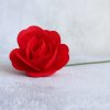 Dřevěná dekorační růže červená 7 cm detail květu