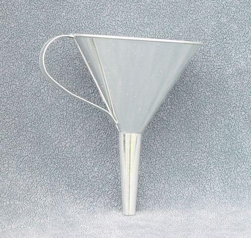 Nálevka pocínovaná ¤12cm  CZ KUTIL Sklad7 7752130.00