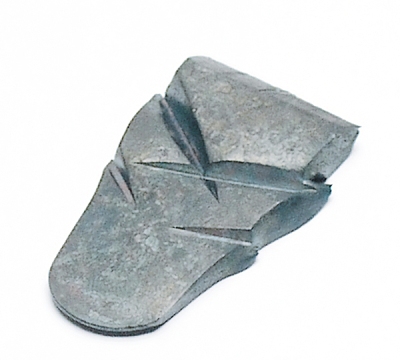 Klínek kovaný střední cca 15x28mm  (odběr bal. 10ks) KUTIL Sklad7 8019441.00