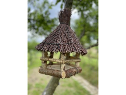 Fából készült madáretető