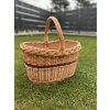 Kosz wiklinowy z brązowym paskiem