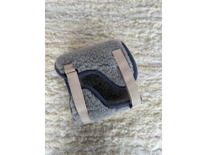 Vlnený chránič na koleno sivý