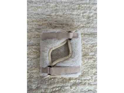 Vlnený chránič na lakeť biely