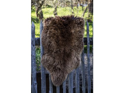 Ovčia kožušina tmavo hnedá