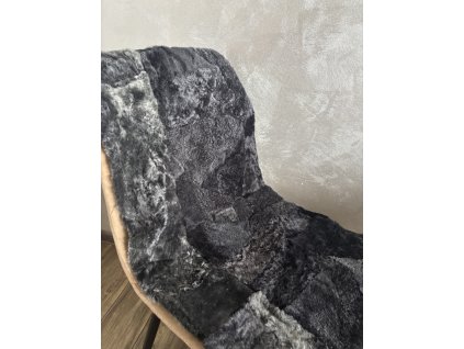 Prehoz z ovčej kožušiny čierny 90×40 cm