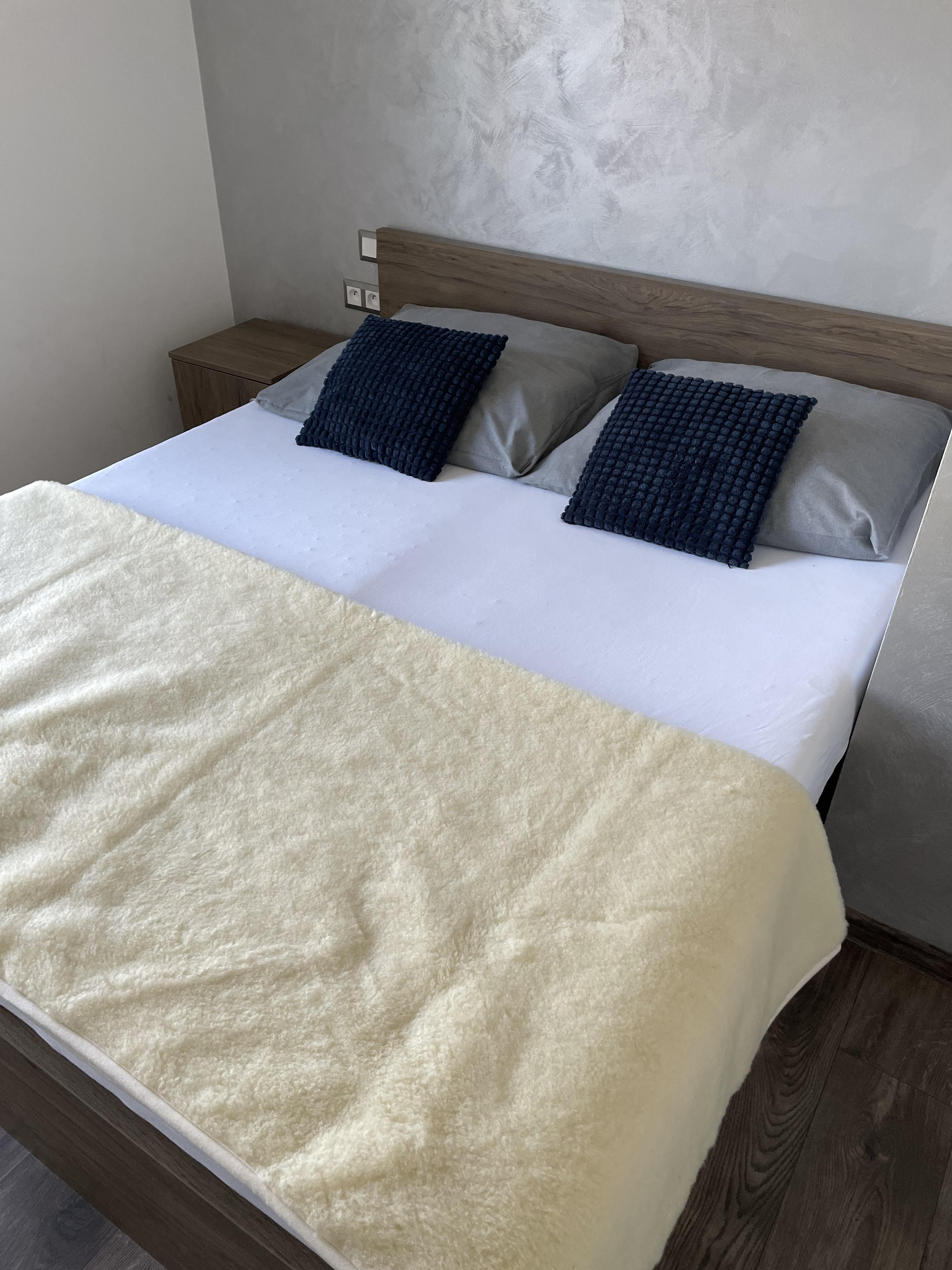 E-shop Prehoz na postel z ovčej vlny Rozmer: 200x90 cm