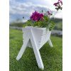 Drevený stojan na kvety biely