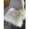 Podsedák z ovčej kože biely