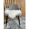 Podsedák z ovčej kože biely