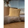 Vankúš z ovčej kožušiny Relugan