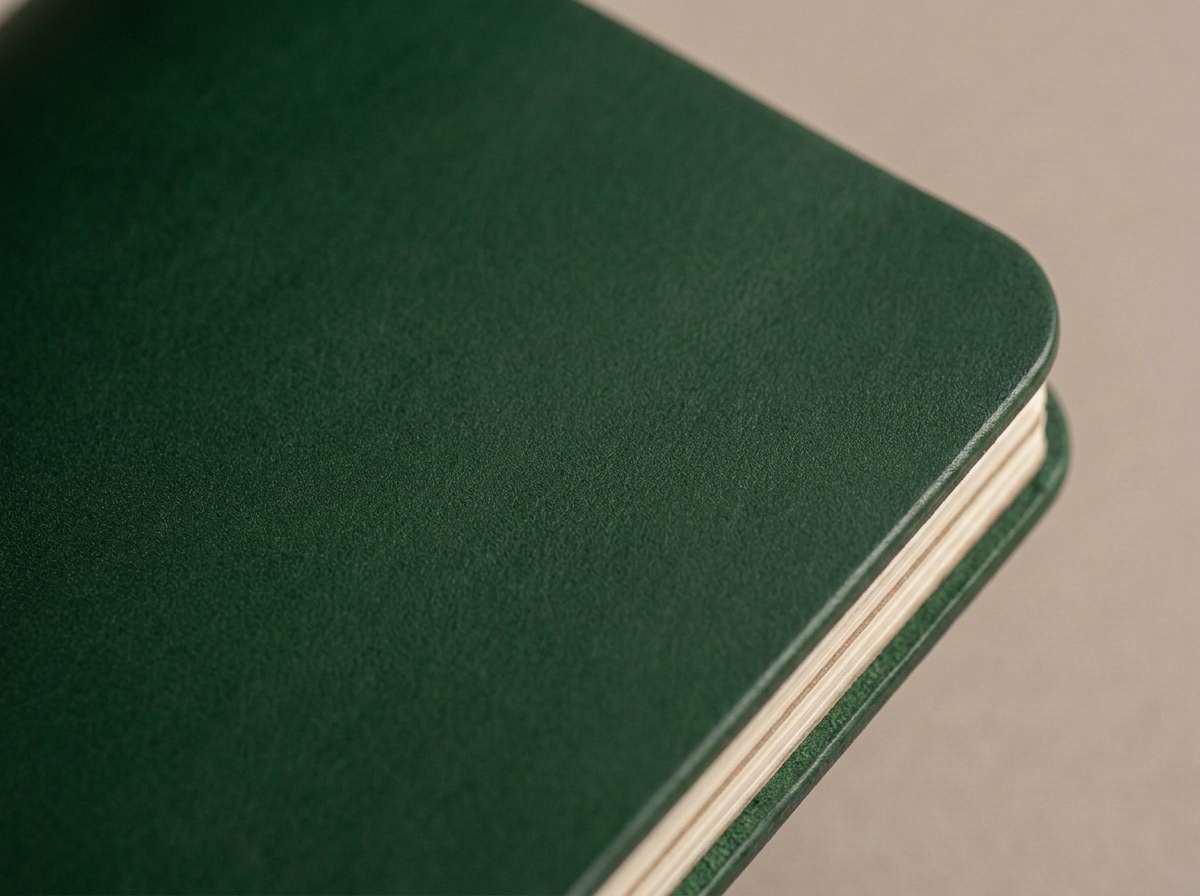 Detail zelené kůže Buttero na kapesním Midori