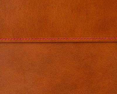 Pouzdro na notebook a tablet — koňaková kůže, červená nit