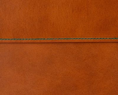 Pouzdro na notebook a tablet — koňaková kůže, zelená nit