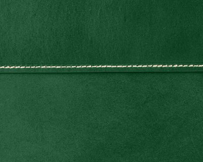 Pouzdro na notebook a tablet — zelená kůže, písková nit