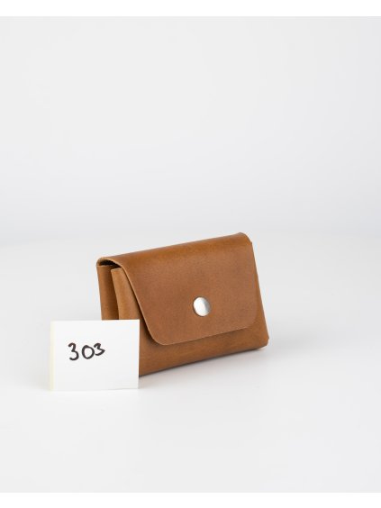 303 Bella peněženka mini - koňaková (Zachraň kůži = 1 ks)  Dámská kožená malá peněženka. Vystavený kus, 2. jakost. Doplňkové ilustrační fotky a video.