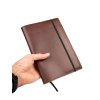 Eduard Zápisník A5 - hnědý  Elegantní kožený obal i se zápisníkem v oblibeném formátu A5.