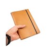 Eduard Zápisník A5 - světle koňakový  Elegantní kožený obal i se zápisníkem v oblibeném formátu A5.