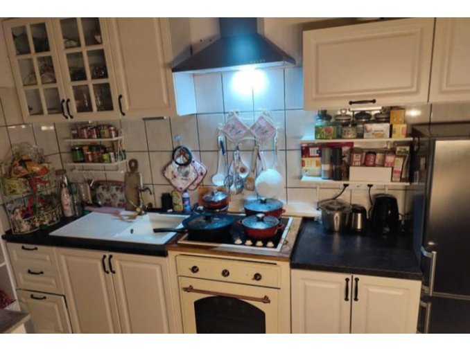 Venkovská kuchyňská linka se spotřebiči