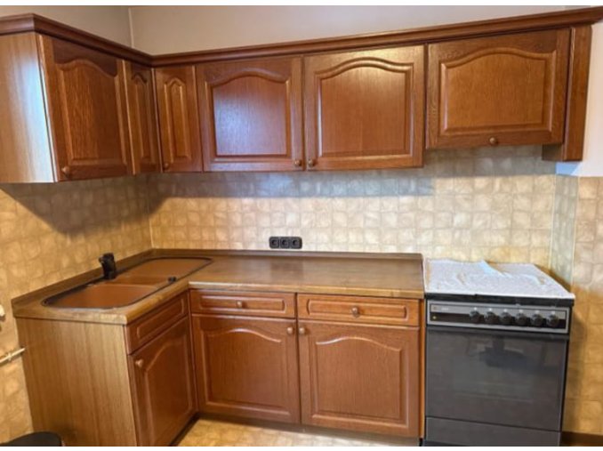 Menší klasická dubová kuchyně