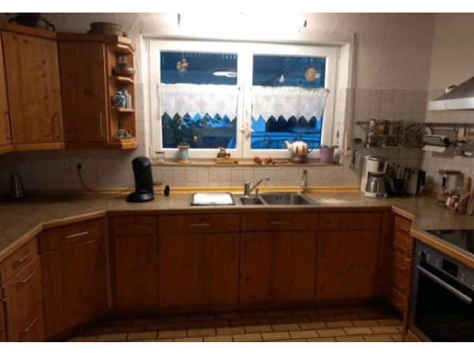 Venkovská kuchyně z masivu se spotřebiči