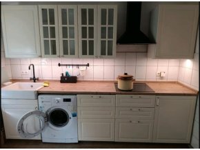 Kuchyňská linka Ikea Faktum/Bodbyn se zánovními spotřebiči