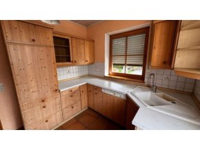 Kuchyňská linka smrk masiv se spotřebiči