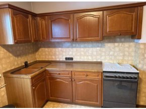 Menší klasická dubová kuchyně