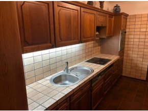 Dubová selská linka s vestavěnými spotřebiči